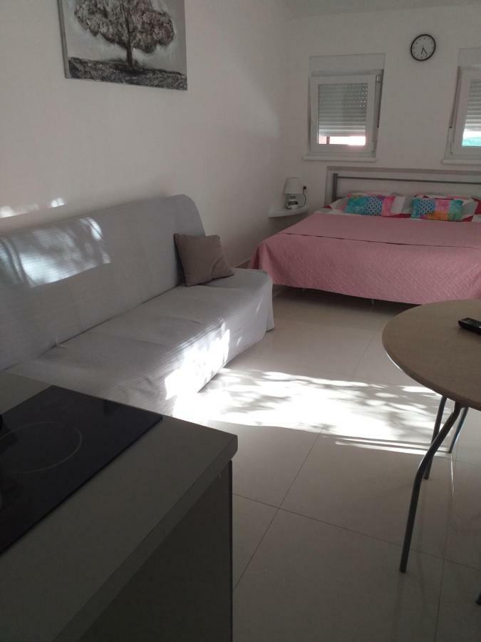 Tili Apartment Pula Exterior photo